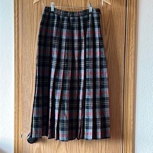 Authentic Pendleton Pleated 100% Wool Skirt. Size 6.